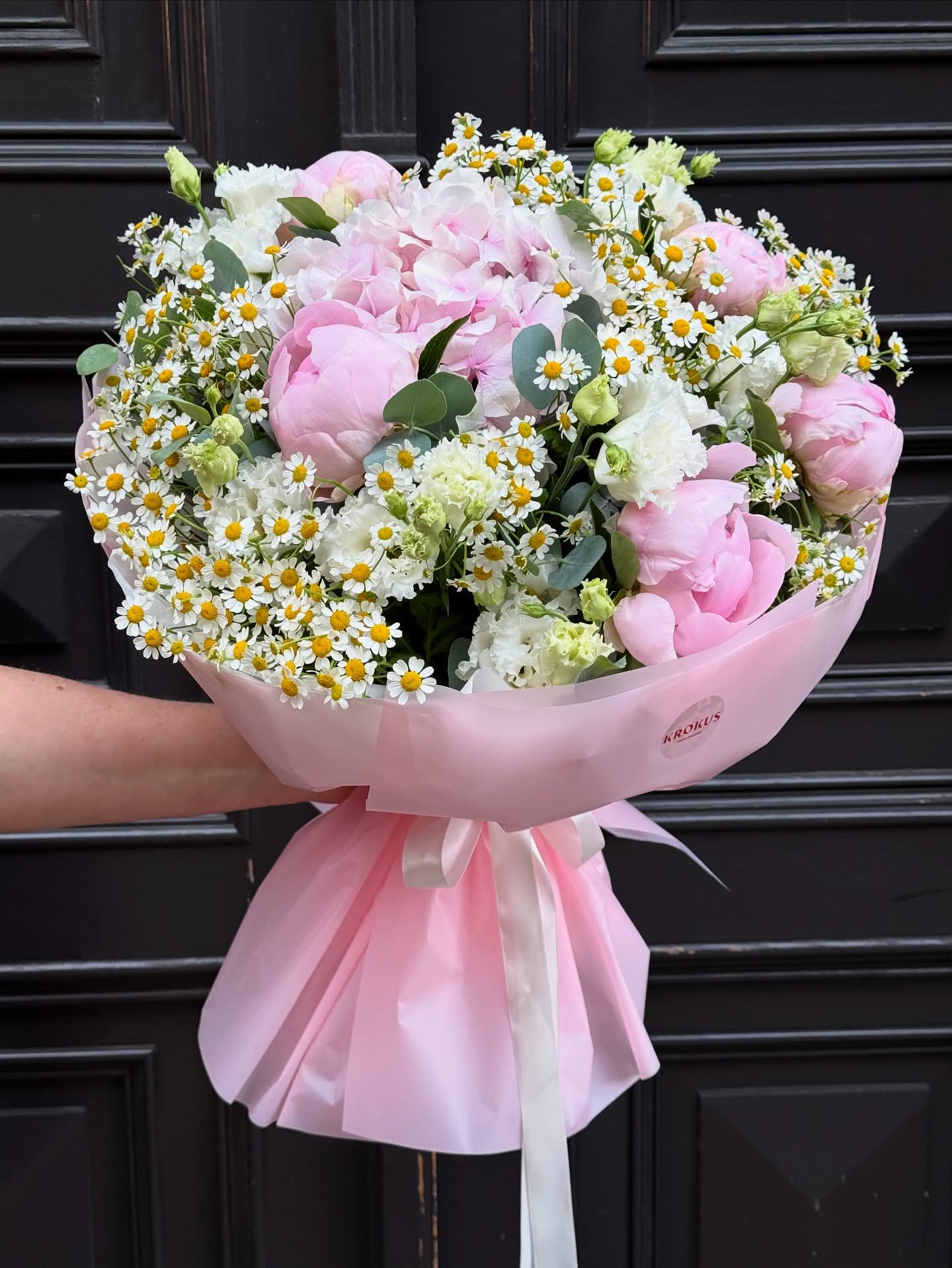 Bouquet of Peonies with Daisie